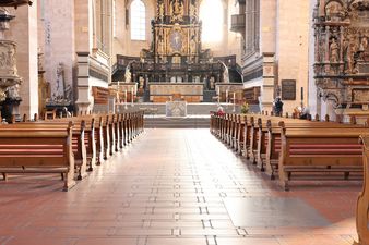 [Translate to Französisch:] Hohe Domkirche Trier - Mittelgang